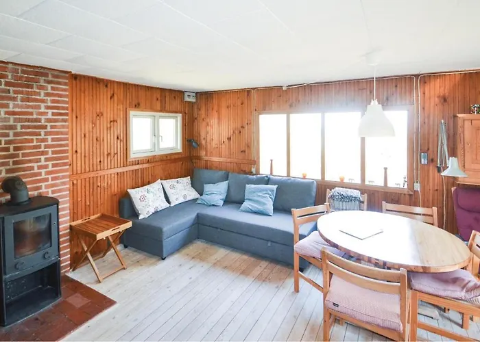 Two-Bedroom Holiday Home In Glesborg * Glesborg